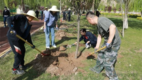 “植此青绿，共绘青山”——开云手机网(中国)官方网站
开展义务植树活动