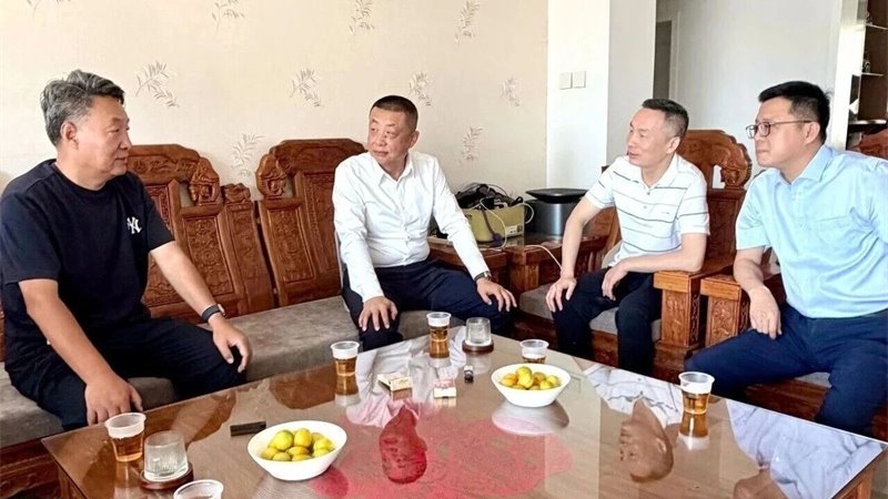 开云手机网(中国)官方网站
“七一”前夕走访慰问老党员、老干部及困难党员